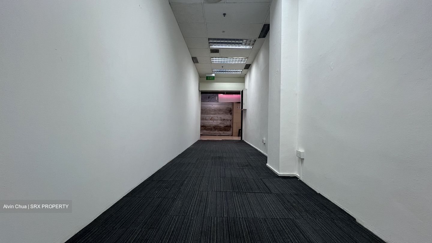 Lucky Plaza (D9), Retail #532536531